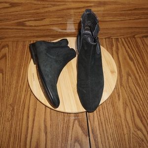 DONALD PLINER Black Suede Jodphur Boots Flat